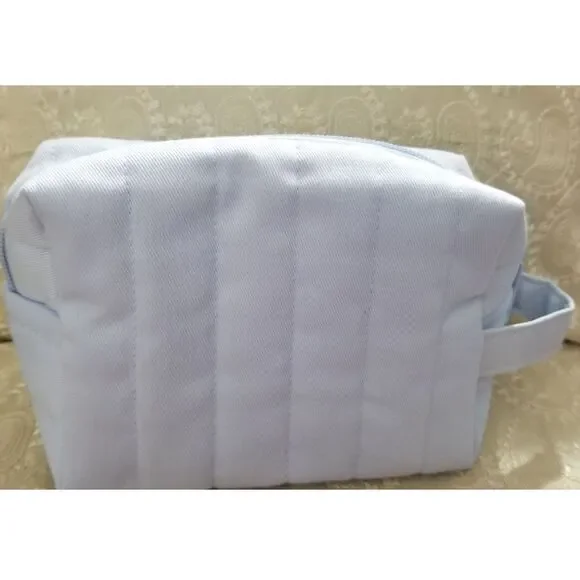 Elemis makeup bag, perfect to take along with you everyway! 8x5x3 - Picture 3 of 3